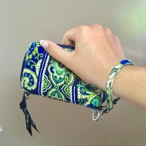 Vera Bradley Wristlet 🦋✨